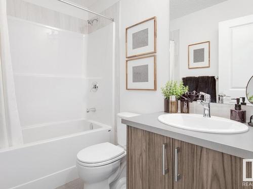 11981 35 Avenue, Edmonton, AB - Indoor Photo Showing Bathroom