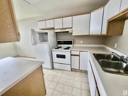 4826 45 Avenue, St. Paul Town, AB - Indoor Photo Showing Kitchen With Double Sink