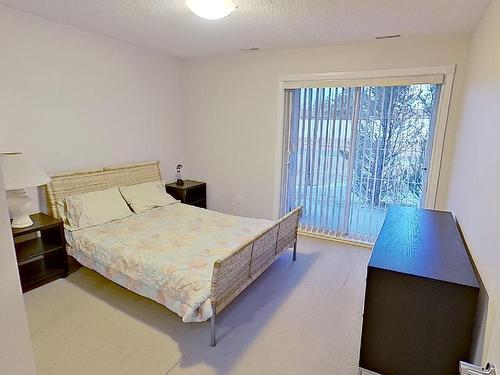 119 12110 106 Avenue Nw, Edmonton, AB - Indoor Photo Showing Bedroom