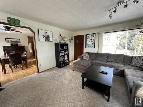 17331 Twp 592 Road, Rural Smoky Lake County, AB - Indoor Photo Showing Living Room