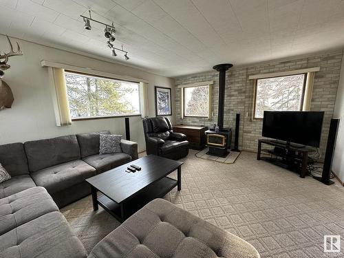 17331 Twp 592 Road, Rural Smoky Lake County, AB - Indoor Photo Showing Living Room