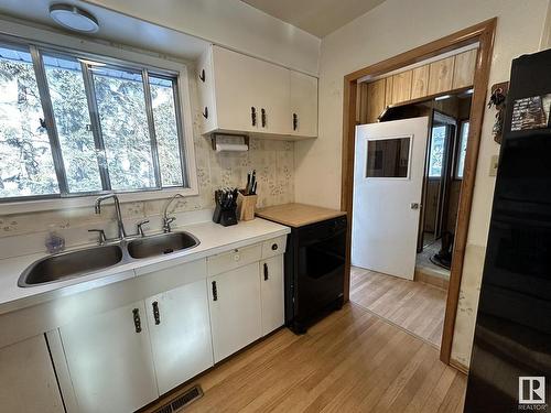 17331 Twp 592 Road, Rural Smoky Lake County, AB - Indoor Photo Showing Kitchen With Double Sink