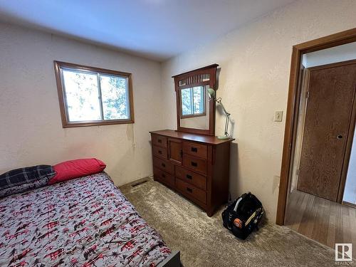 17331 Twp 592 Road, Rural Smoky Lake County, AB - Indoor Photo Showing Bedroom