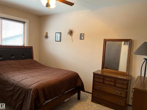 5414 Circle Drive, Elk Point, AB - Indoor Photo Showing Bedroom