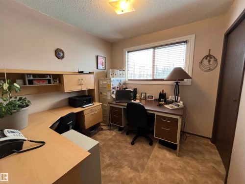 5414 Circle Drive, Elk Point, AB - Indoor Photo Showing Office