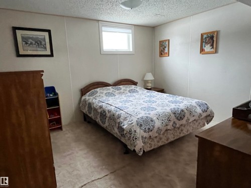 5414 Circle Drive, Elk Point, AB - Indoor Photo Showing Bedroom