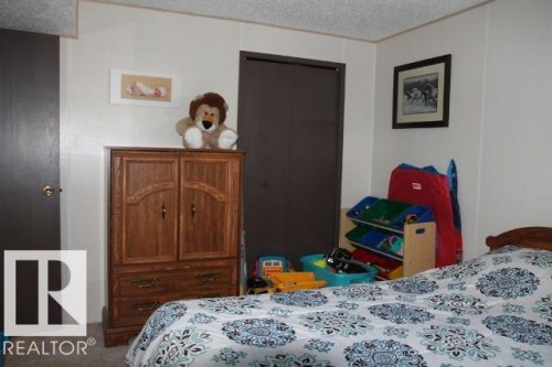 5414 Circle Drive, Elk Point, AB - Indoor Photo Showing Bedroom