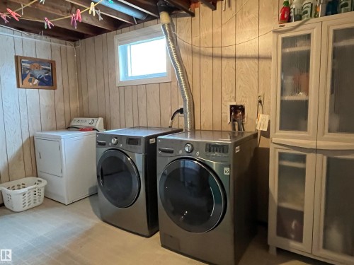 5414 Circle Drive, Elk Point, AB - Indoor Photo Showing Laundry Room