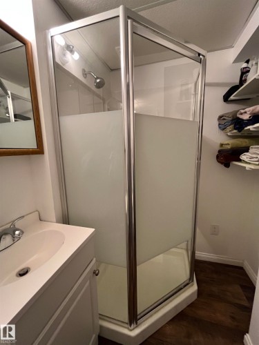 5414 Circle Drive, Elk Point, AB - Indoor Photo Showing Bathroom