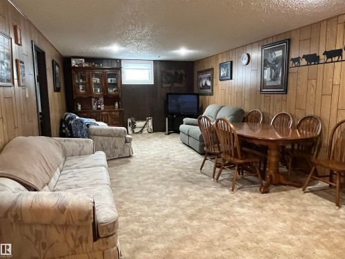 5414 Circle Drive, Elk Point, AB - Indoor