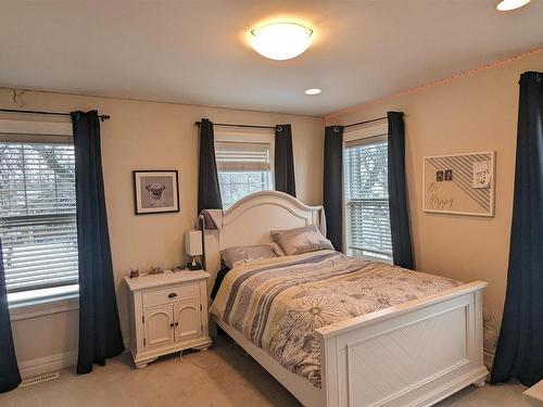 4337 49 Street, Vegreville, AB - Indoor Photo Showing Bedroom