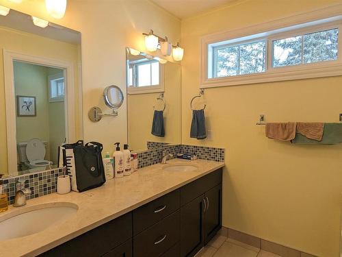 4337 49 Street, Vegreville, AB - Indoor Photo Showing Bathroom