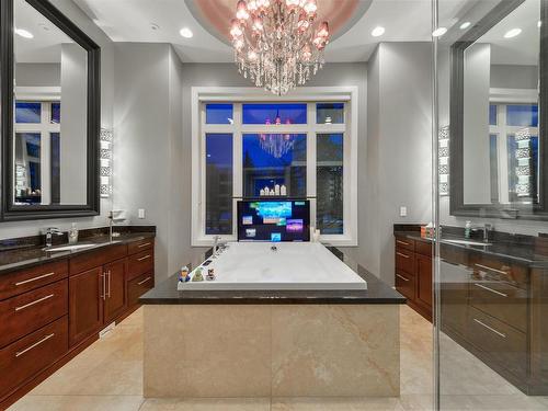 8602 Saskatchewan Drive, Edmonton, AB - Indoor Photo Showing Bathroom