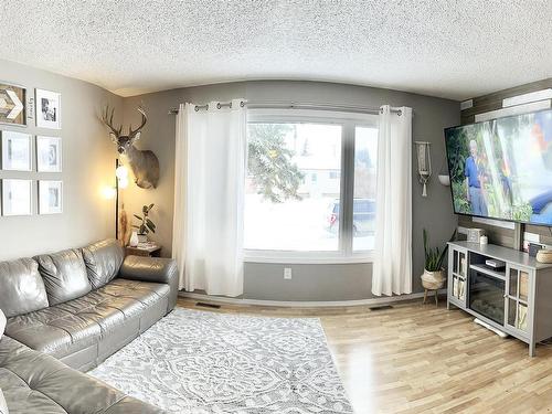 5109 50 Street, Elk Point, AB - Indoor Photo Showing Living Room