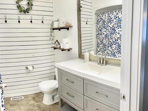 5109 50 Street, Elk Point, AB - Indoor Photo Showing Bathroom