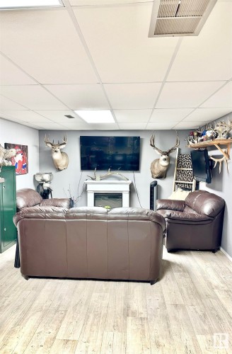 5109 50 Street, Elk Point, AB - Indoor