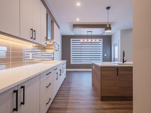 104 Edgefield Way Nw, St. Albert, AB - Indoor Photo Showing Kitchen