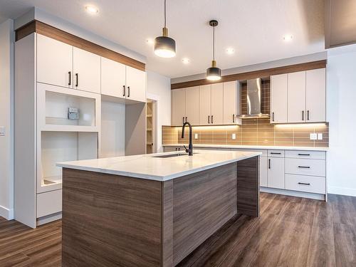 104 Edgefield Way Nw, St. Albert, AB - Indoor Photo Showing Kitchen With Upgraded Kitchen