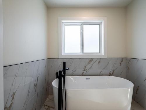 104 Edgefield Way Nw, St. Albert, AB - Indoor Photo Showing Bathroom