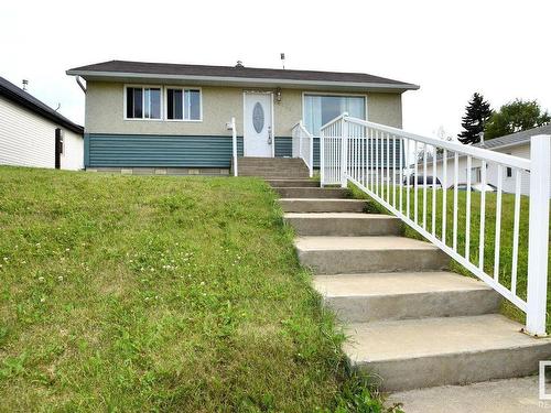 4813 51 Av, Kitscoty, AB 