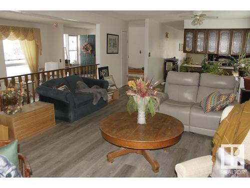 4335 53 Avenue, Tofield, AB - Indoor Photo Showing Living Room