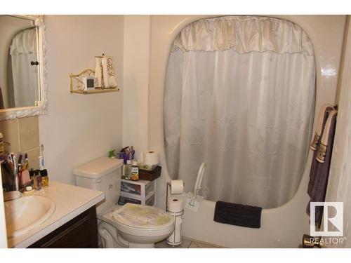 4335 53 Avenue, Tofield, AB - Indoor Photo Showing Bathroom