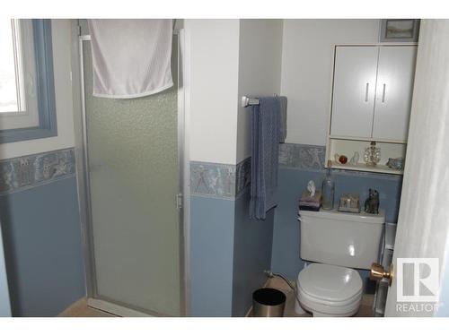 4335 53 Avenue, Tofield, AB - Indoor Photo Showing Bathroom