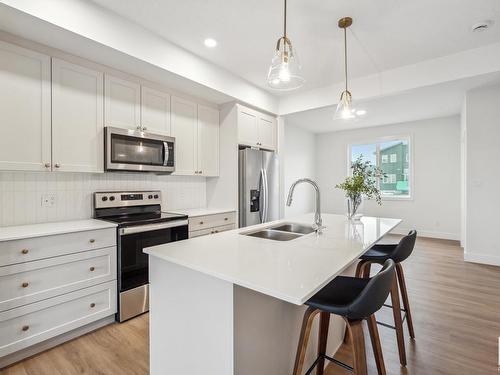 17 Kiwyck Link, Spruce Grove, AB - Indoor Photo Showing Kitchen With Double Sink With Upgraded Kitchen