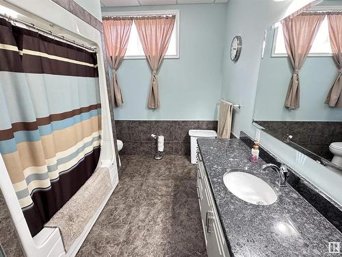 2 59327 Rge Rd 263, Rural Westlock County, AB - Indoor Photo Showing Bathroom