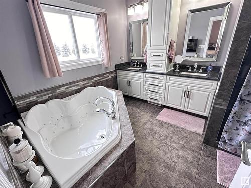 2 59327 Rge Rd 263, Rural Westlock County, AB - Indoor Photo Showing Bathroom