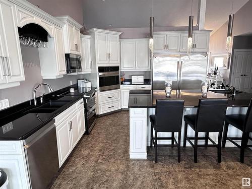 2 59327 Rge Rd 263, Rural Westlock County, AB - Indoor Photo Showing Kitchen With Double Sink With Upgraded Kitchen