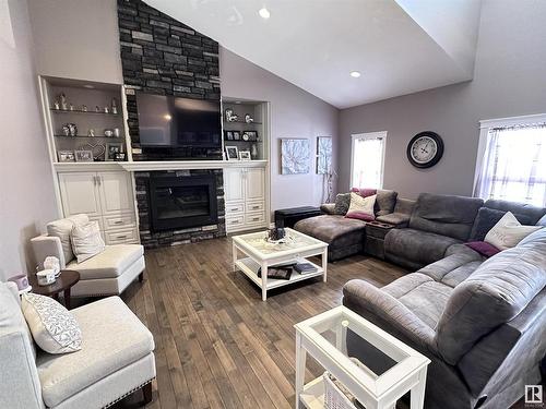 2 59327 Rge Rd 263, Rural Westlock County, AB - Indoor Photo Showing Living Room