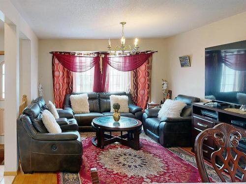 6119 156 Avenue, Edmonton, AB - Indoor Photo Showing Living Room