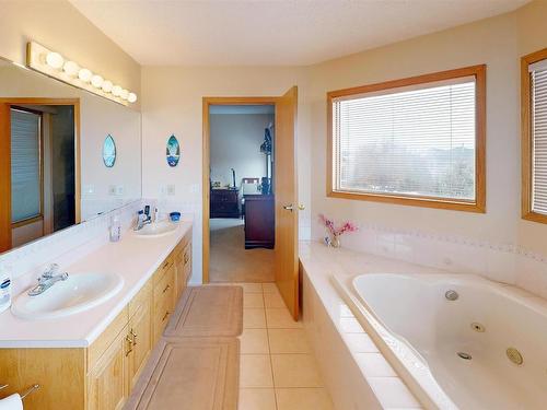 6119 156 Avenue, Edmonton, AB - Indoor Photo Showing Bathroom