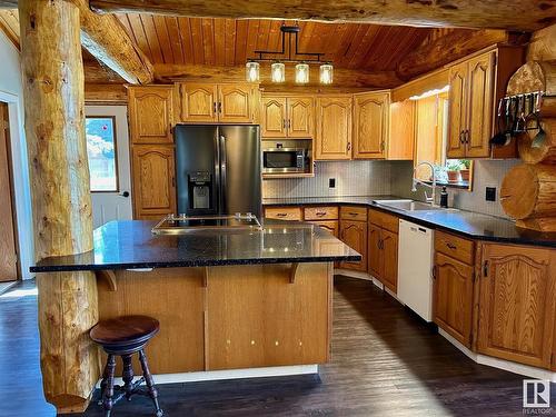 5214 Lake Drive Drive, Rural Wetaskiwin County, AB - Indoor Photo Showing Kitchen