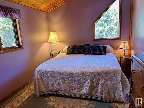 5214 Lake Drive Drive, Rural Wetaskiwin County, AB - Indoor Photo Showing Bedroom