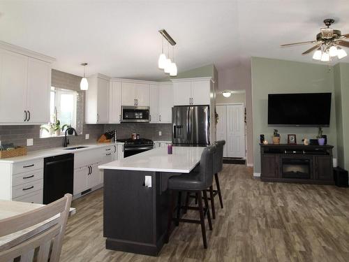 5702 55 Avenue, St. Paul Town, AB - Indoor Photo Showing Kitchen