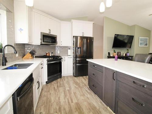 5702 55 Avenue, St. Paul Town, AB - Indoor Photo Showing Kitchen With Double Sink With Upgraded Kitchen