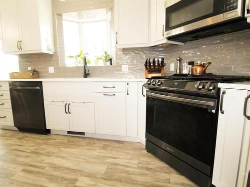 5702 55 Avenue, St. Paul Town, AB - Indoor Photo Showing Kitchen