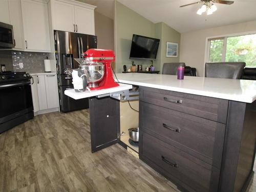 5702 55 Avenue, St. Paul Town, AB - Indoor Photo Showing Kitchen