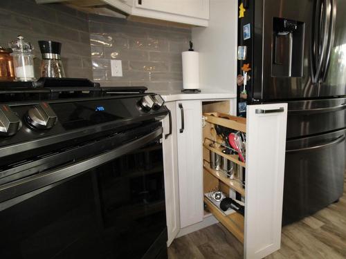 5702 55 Avenue, St. Paul Town, AB - Indoor Photo Showing Kitchen