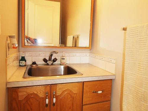 5702 55 Avenue, St. Paul Town, AB - Indoor Photo Showing Kitchen