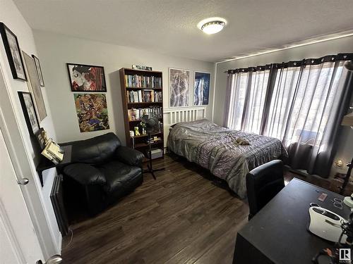 9637/9635 109A Avenue, Edmonton, AB - Indoor Photo Showing Bedroom