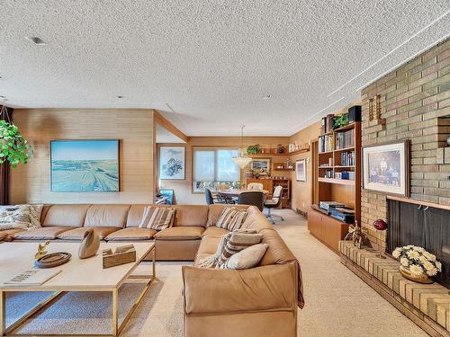 14116 95 Avenue, Edmonton, AB - Indoor Photo Showing Living Room