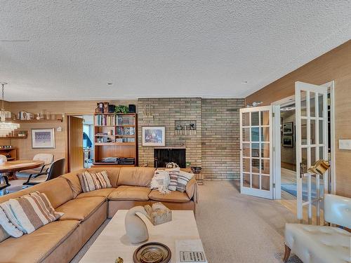 14116 95 Avenue, Edmonton, AB - Indoor Photo Showing Living Room