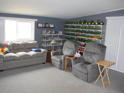 541064 Rr80, Rural Two Hills County, AB - Indoor Photo Showing Living Room