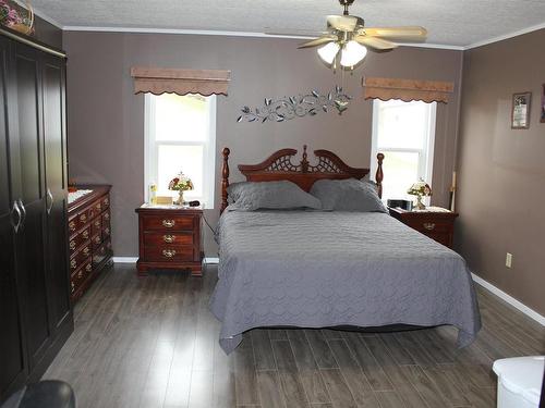 541064 Rr80, Rural Two Hills County, AB - Indoor Photo Showing Bedroom