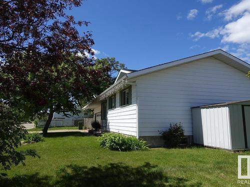 4502 53 Av, Bruderheim, AB 