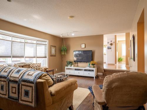 207 Parkallen Wy, Wetaskiwin, AB 