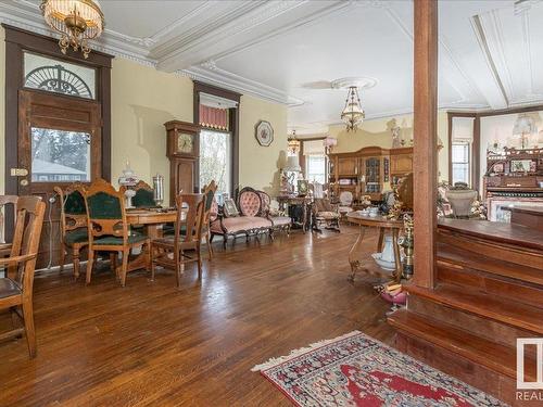 4518 51 Avenue, Leduc, AB - Indoor Photo Showing Dining Room